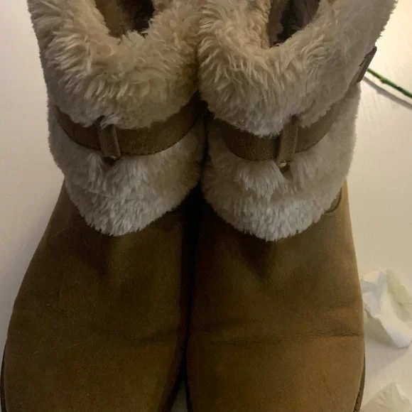 4/$15 G by Guess Addalyn fur boots - Picture 1 of 9